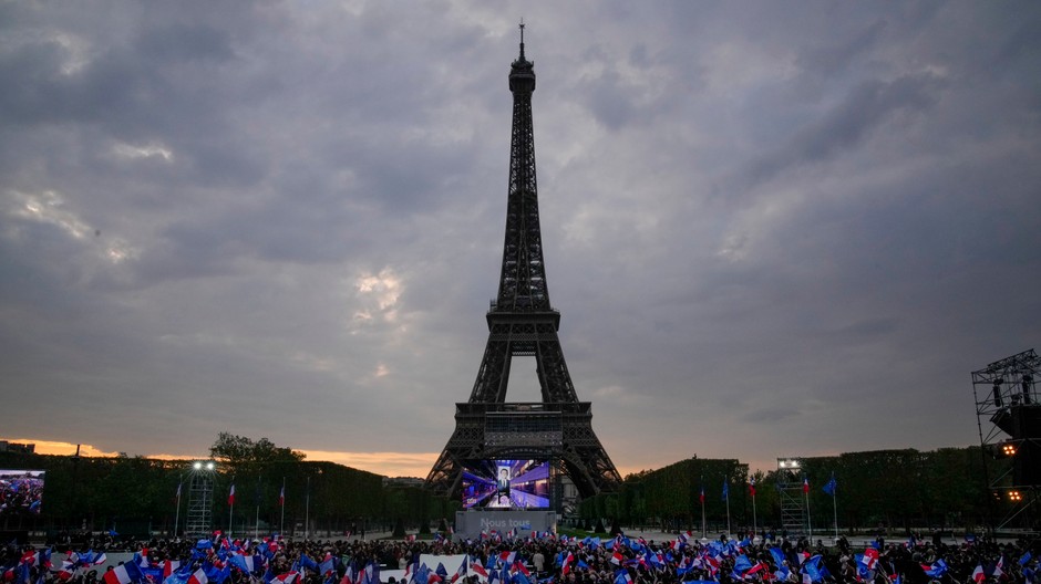 Oslava pod Eiffelovou vežoui