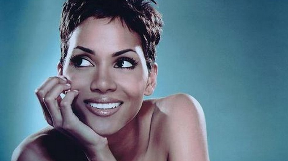 Halle Berry sa usmieva, veľký detail