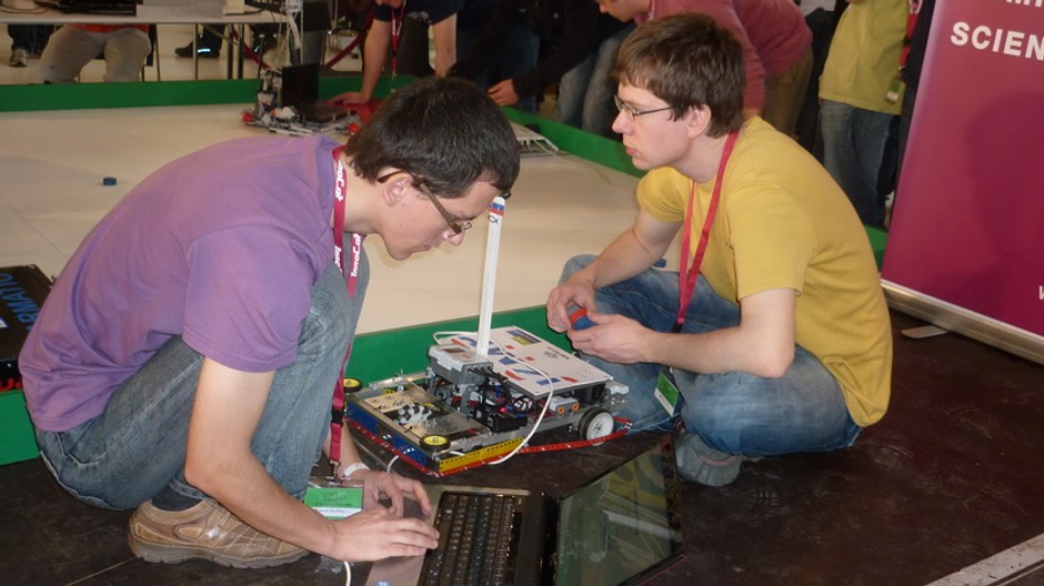 Zlatá medaila na súťaži robotov