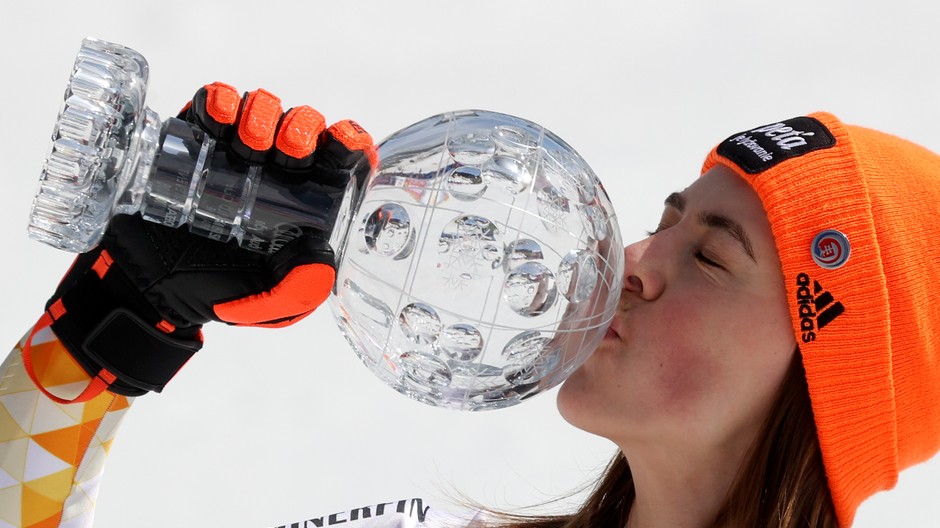 Petra Vlhová s malým glóbusom