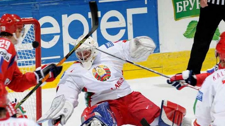 Vitalij Koval-brankár Bieloruska s Rusmi