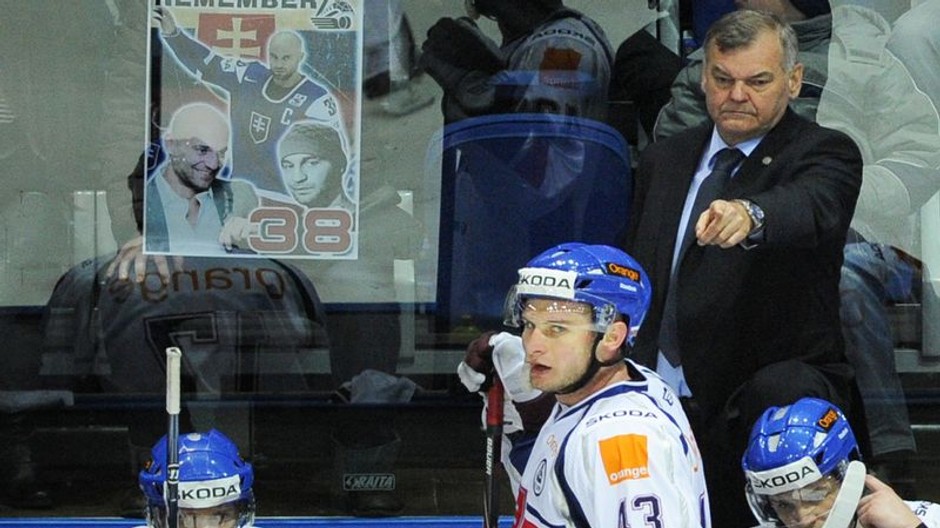 Vladimír Vůjtek na lavičke v Jaroslavli