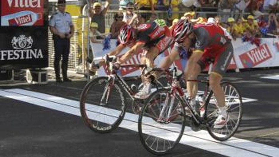 TdF, tesne na páske