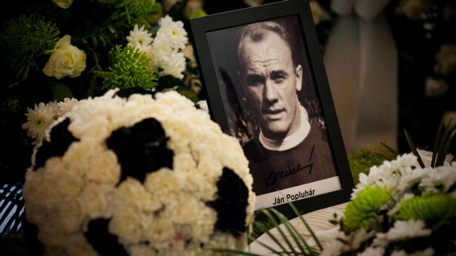 Rozlúčka s futbalistom Jánom Popluhárom