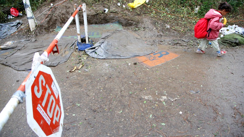 Srbsko migranti značka stop ilustračné foto