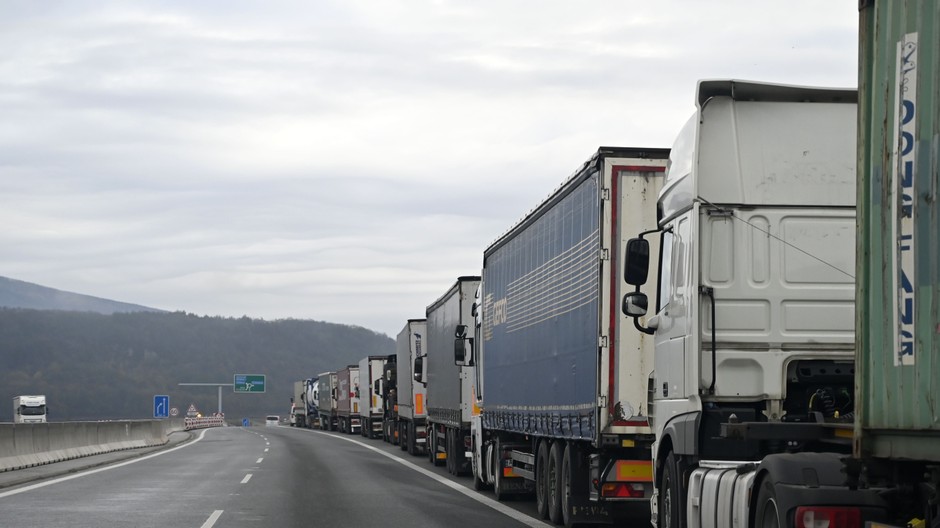 Vyšné Nemecké kamióny kolóny (3)