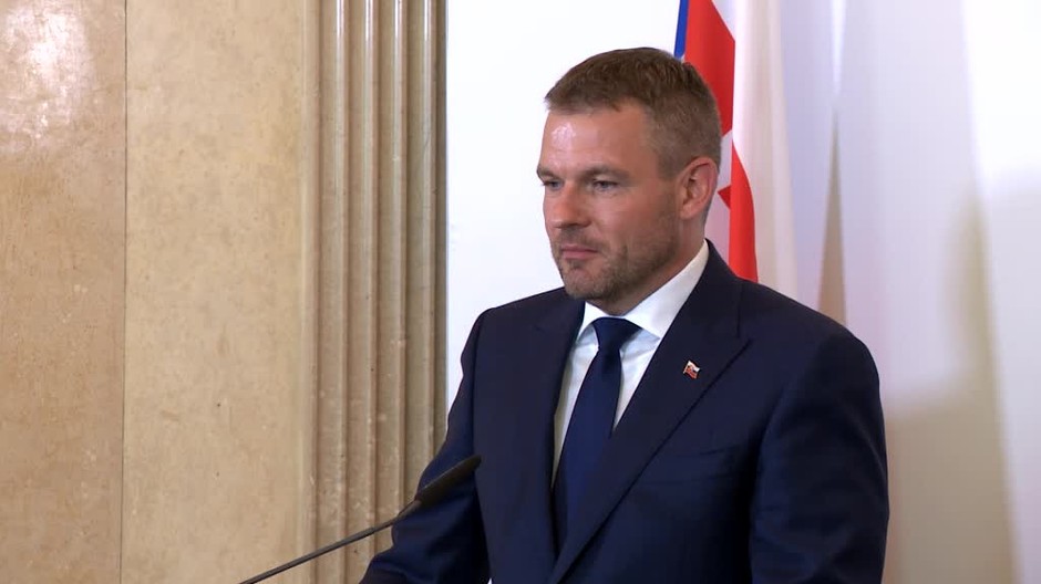 Premiér Pellegrini si v Rakúsku vyžiadal novelu o zmene sociálnych dávok12176