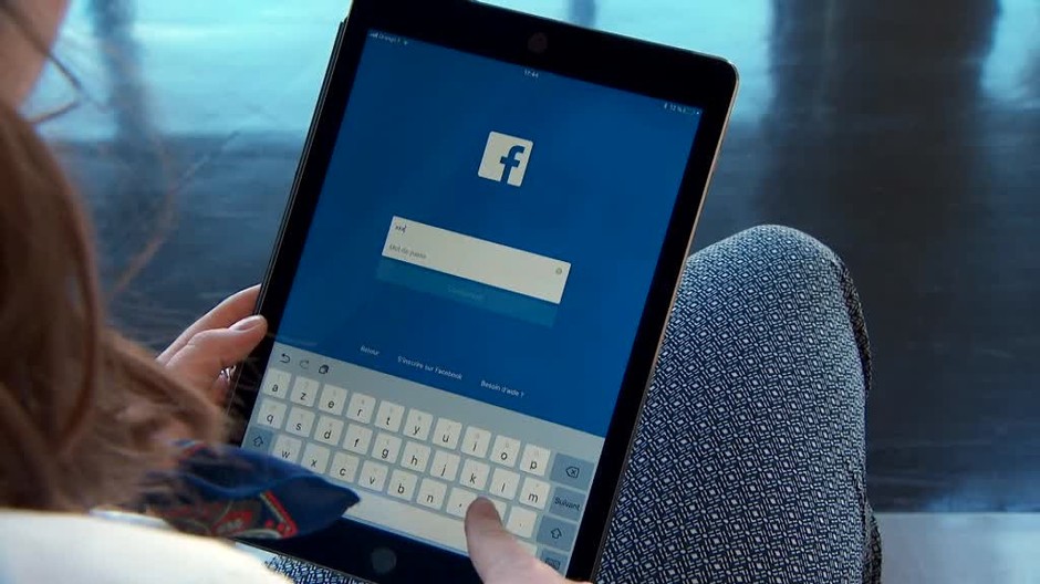 Vstup Zuckerberg Brusel2043