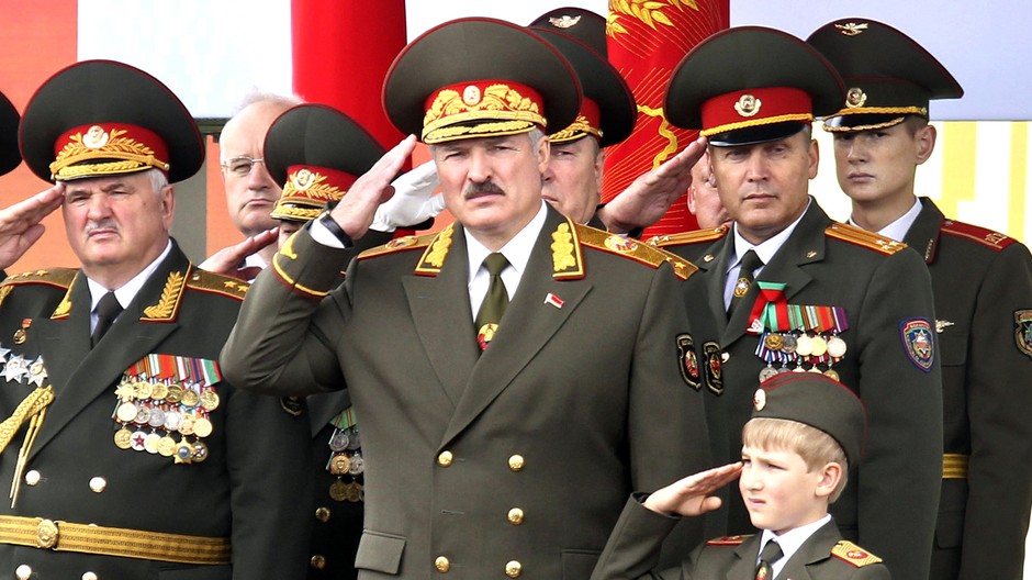 Lukašenko uniforma tvár