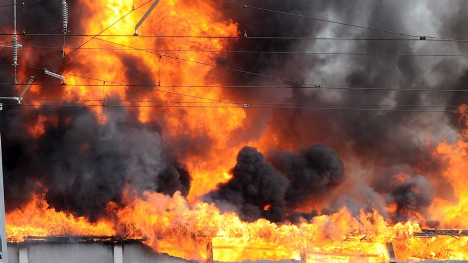 Požiar, oheň, plamene, dym