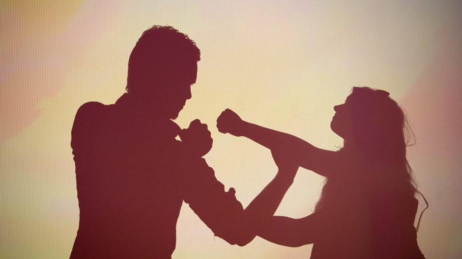 Muž verzus žena_tiene v pozadí