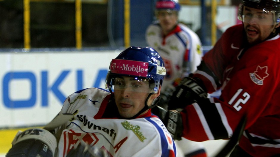 hokejista lubomir vaic v akcii