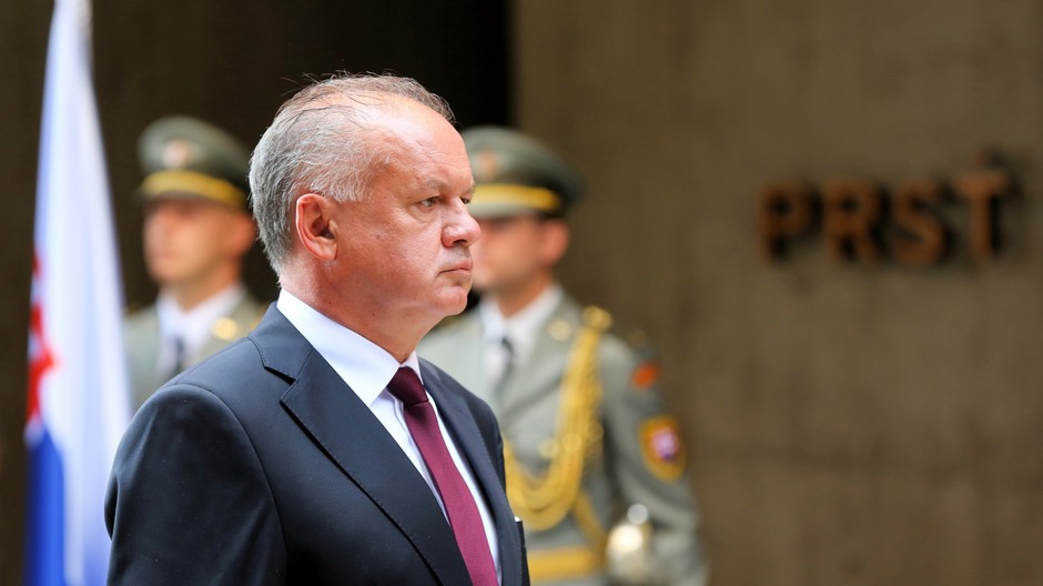 Prezident SR Andrej Kiska počas pietneho aktu v rámci osláv 74. výročia Slovenského národného povstania v areáli Múzea SNP v Banskej Bystrici.jpg