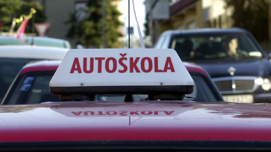 Ilustračná snímka auta autoškoly.