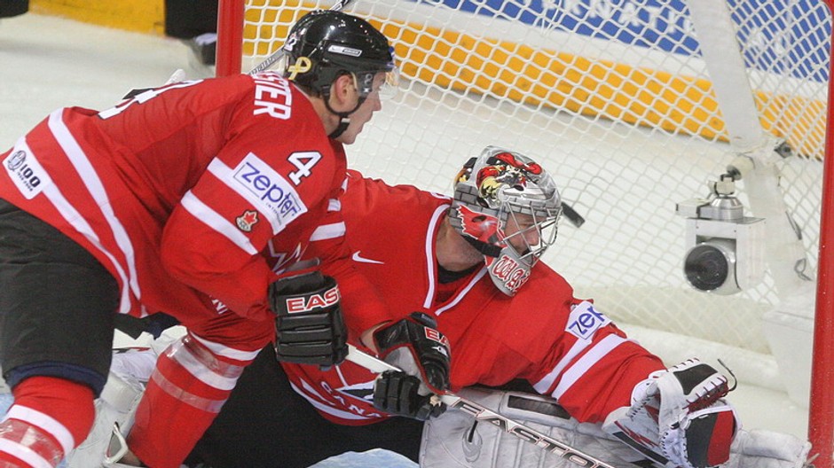 MS 2008-hráč Kanady pred vlastnou bránkou