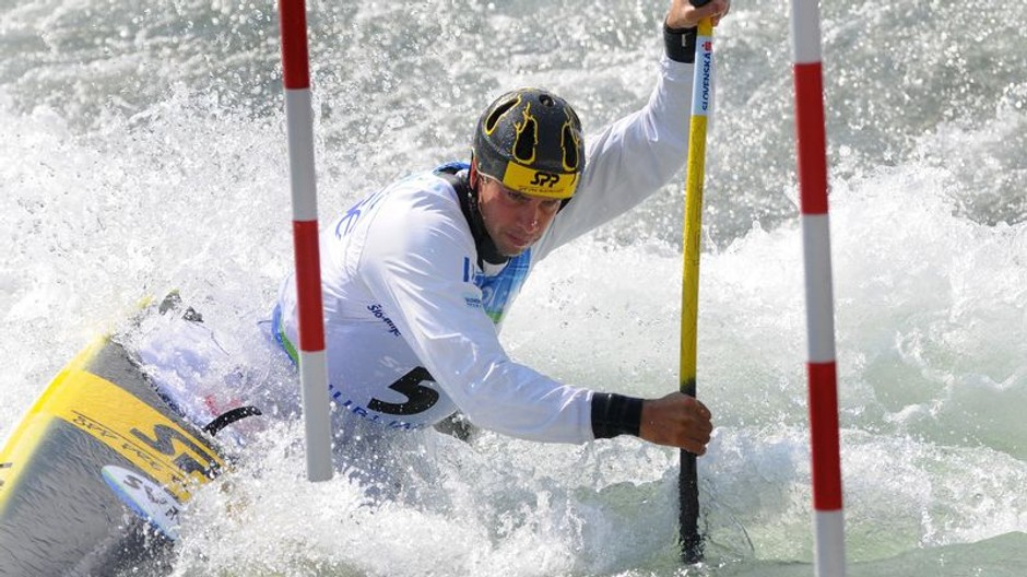 Slávkovský medzi bránkymi