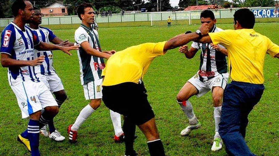 Volante Deran zbil rozhodcu