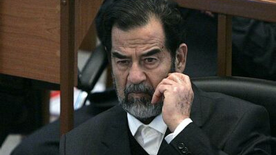 saddam husajn v sudnej sieni