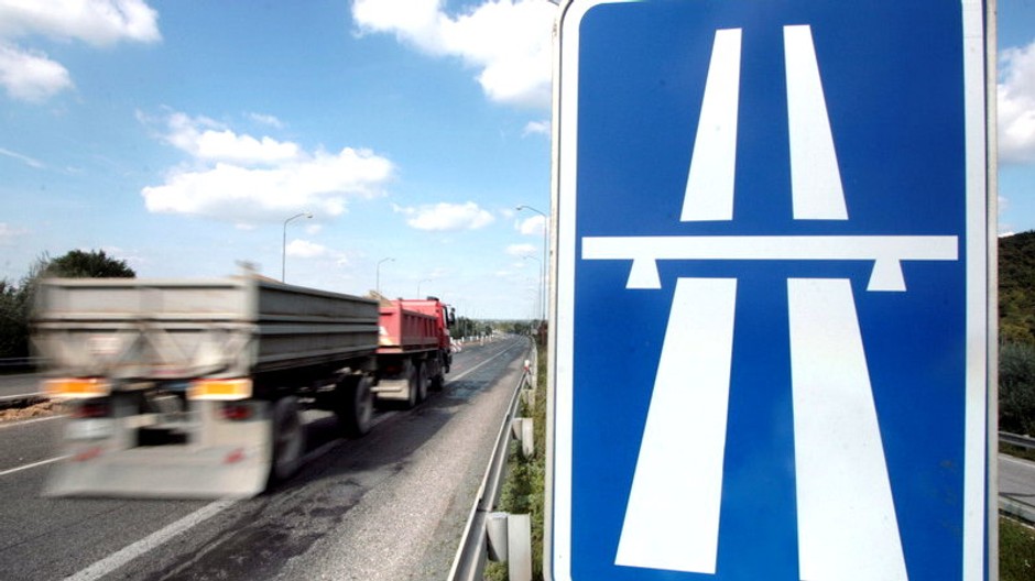 Kamión na diaľnici