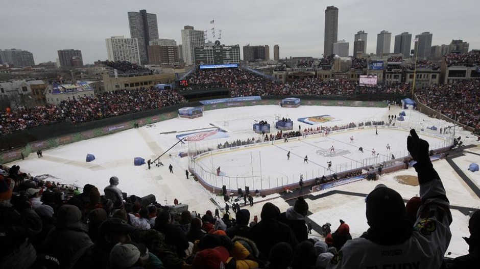 hokej na bejzbalovom štadióne v Chicagu