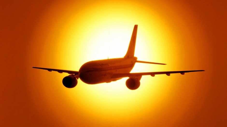 lietadlo v západe slnka