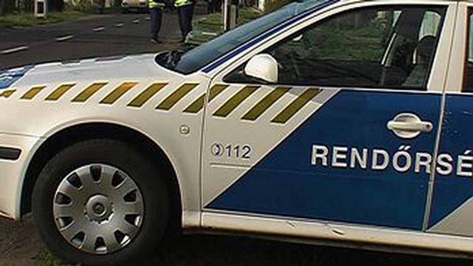 policia madarska auto