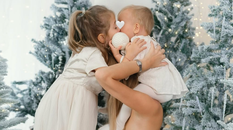 Veronika Koprivova s dcerami