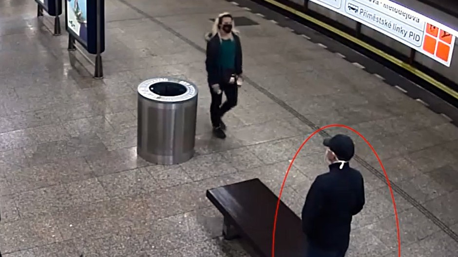 Praha, útočník, nôž,