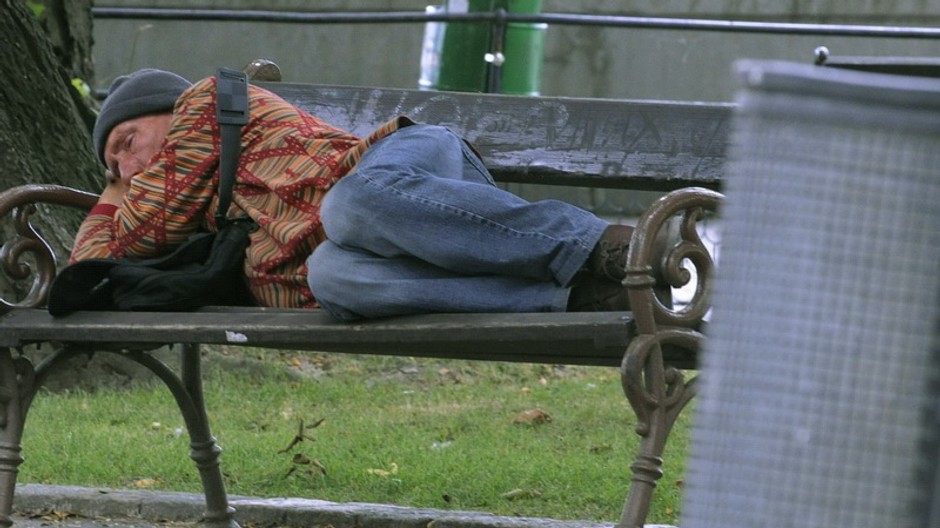 životná úroveň chudoba nezamestnanosť bezdomovec