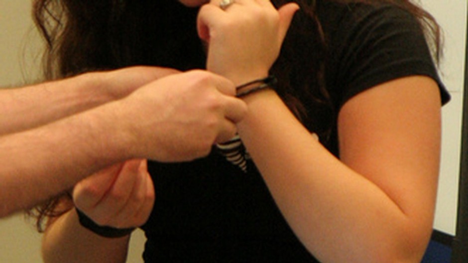 ruky davaju puta zene