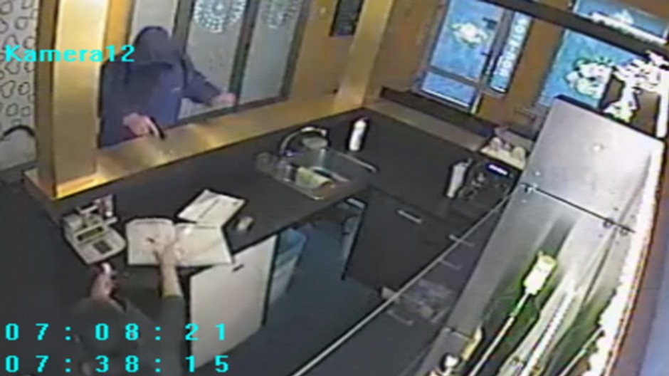 Prepad bratislavskej herne, obrázok z bezpečnostnej kamery, zlodej