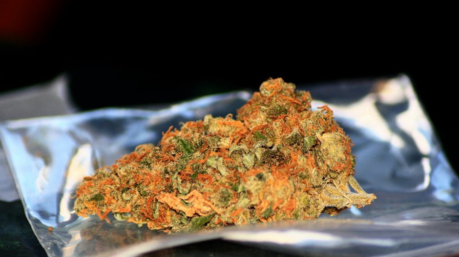 Marihuana položená na plastovom vrecku