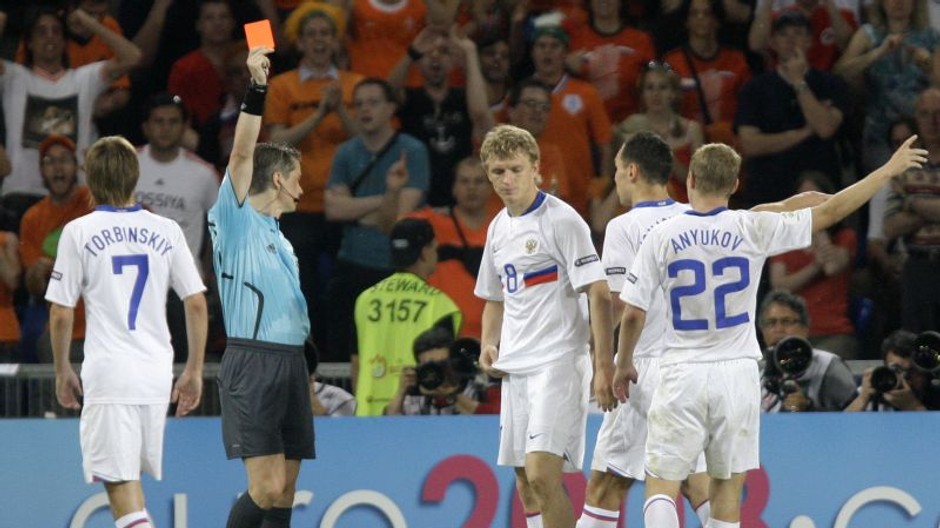 Micheľ s červenou kartou