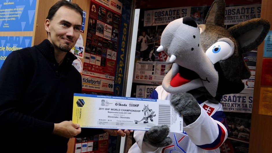 šatan s maskotom MS