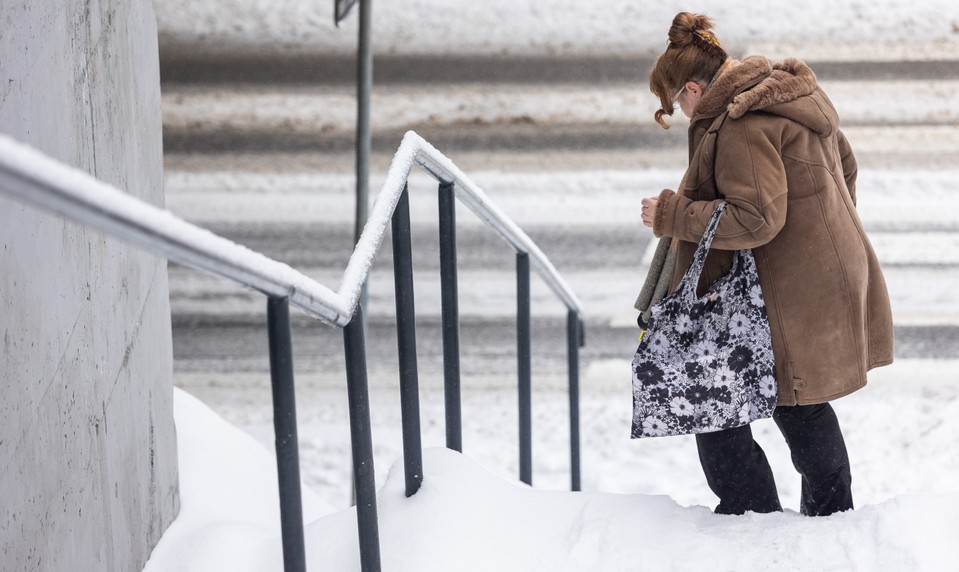 ONLINE: Poľadovica nepoľavuje. Výstrahy platia na celom Slovensku
