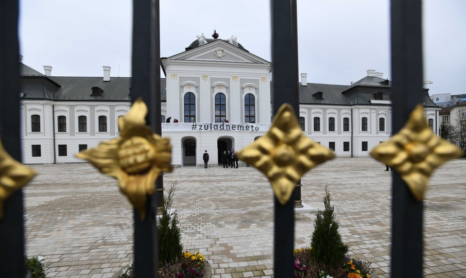 Exkluzívny prieskum AKO pre Na hrane: Poznajú Slováci právomoci prezidenta na SR?