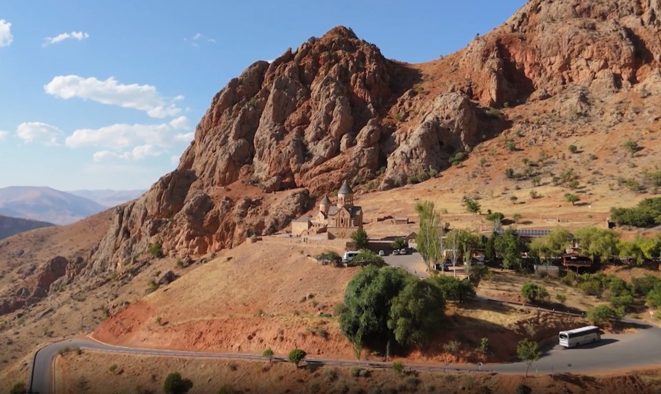 Arménsko: Krajina tajomných kláštorov, adrenalínových mostov a pohostinných ľudí