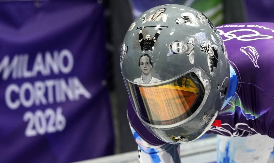 Ukrajinského olympionika diskvalifikovali za helmu s portrétmi obetí vojny. Zelenskyj mu udelil Rád slobody