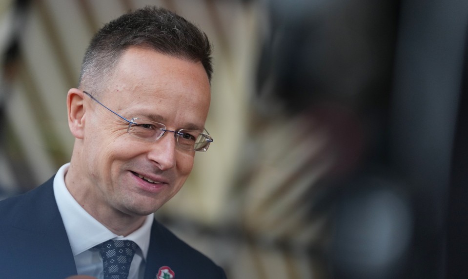 Exminister Szijjártó súkromnými lietadlami prelietal 14 miliónov eur