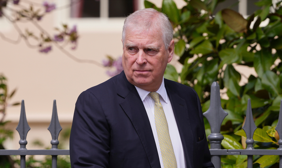 Má dôvod na paniku? Polícia ukončila prehliadky v bývalom sídle exprinca Andrewa!