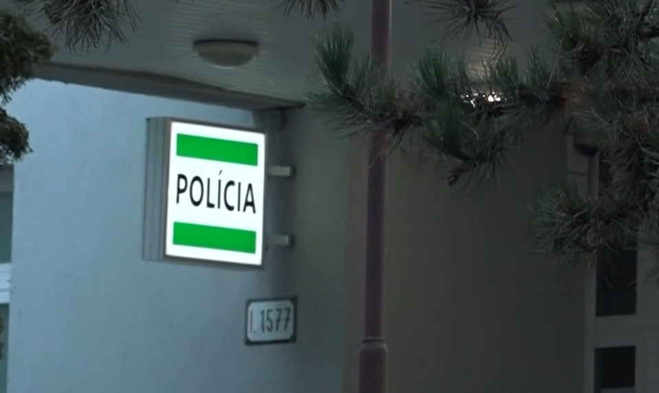 Polícia pre automaty so psychoaktívnymi látkami v Lučenci obvinila dve osoby
