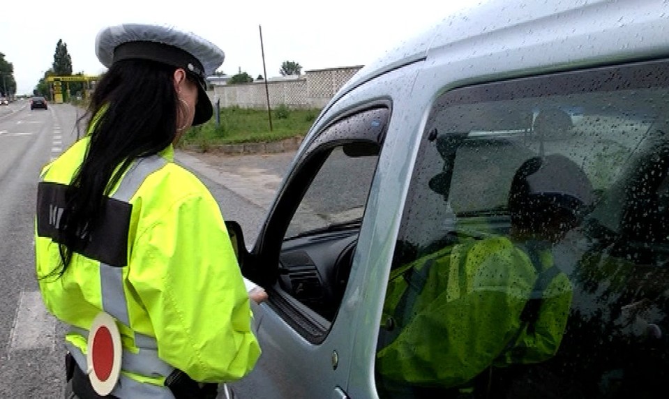 Čo musia policajti urobiť predtým, ako vás zastavia