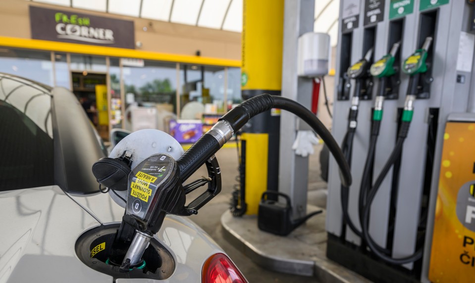 Palív je zatiaľ dosť. Ako sa však vyvinú ich ceny na čerpacích staniciach?