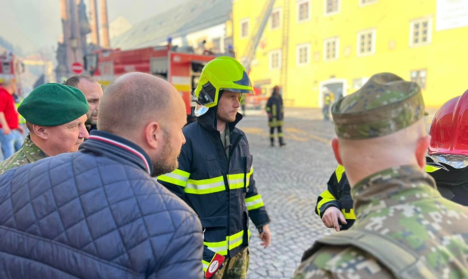 Ministri a premiér v Banskej Štiavnici: K požiaru privolali vojakov