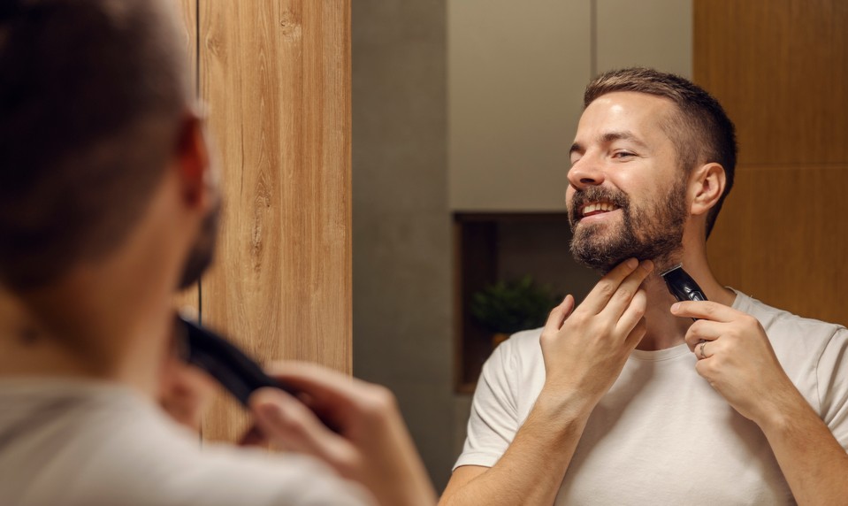 "Keď sa vám nechce k holičovi alebo Urob si sám: brada a vlasy"