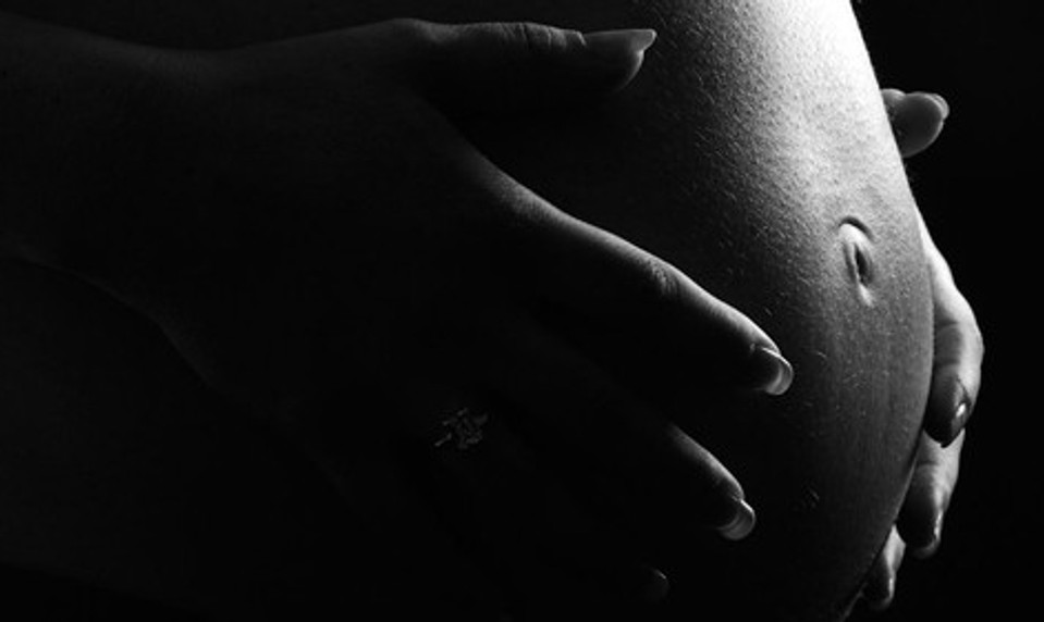 V polovici krajín sveta klesá plodnosť