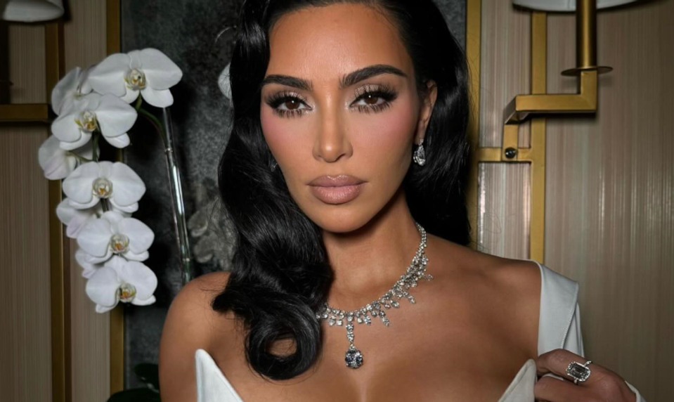 Hamilton zamilovaný až po uši: Kim Kardashian si ho omotala okolo prsta týmto outfitom!