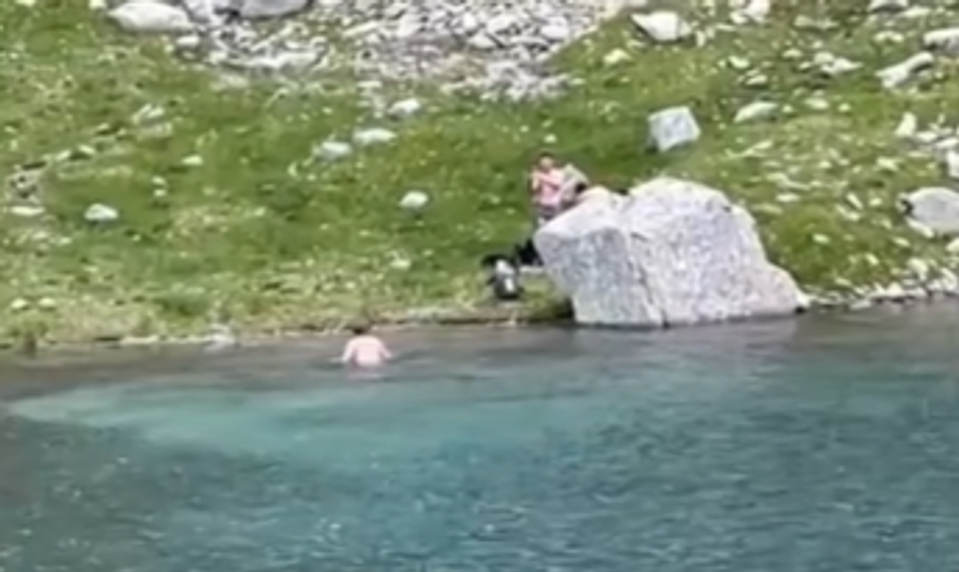 Muž sa okúpal v Dlhom plese. Z plies by za chvíľu boli len stoky