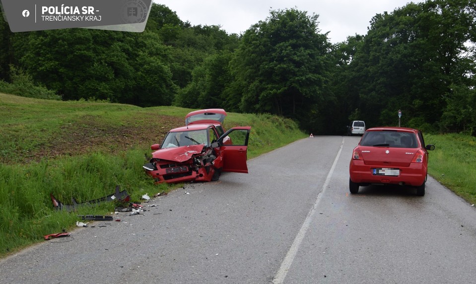 Kuriózna zrážka: Vodička nezvládla zákrutu a narazila do identického auta
