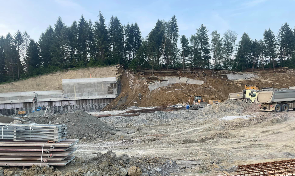 Obrovský zosuv svahu v Handlovej: Mesto vyhlásilo mimoriadnu situáciu